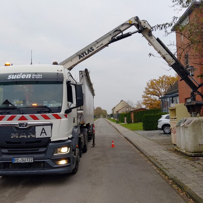 Suden LKW mit Atlas-Kran